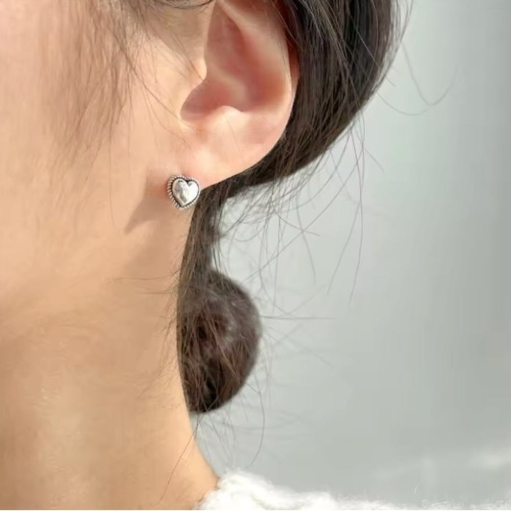 S925 Silver Small Heart Stud Earrings. - Picture 3 of 5